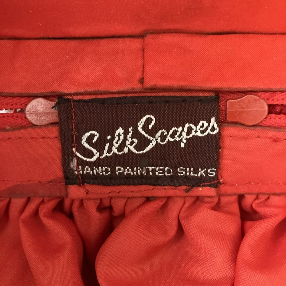 Vntg Hand Painted Silk Bulb Bag by‎ Silk Scapes Red Geometric Quilted Artwear